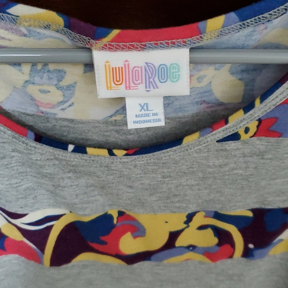 Ladies top - Picture 2 of 2